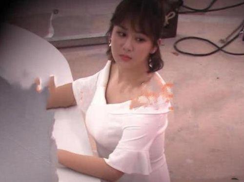 直播间爆料杨紫视频,独家视频揭秘幕后花絮 第1张 直播间爆料杨紫视频,独家视频揭秘幕后花絮 第1张